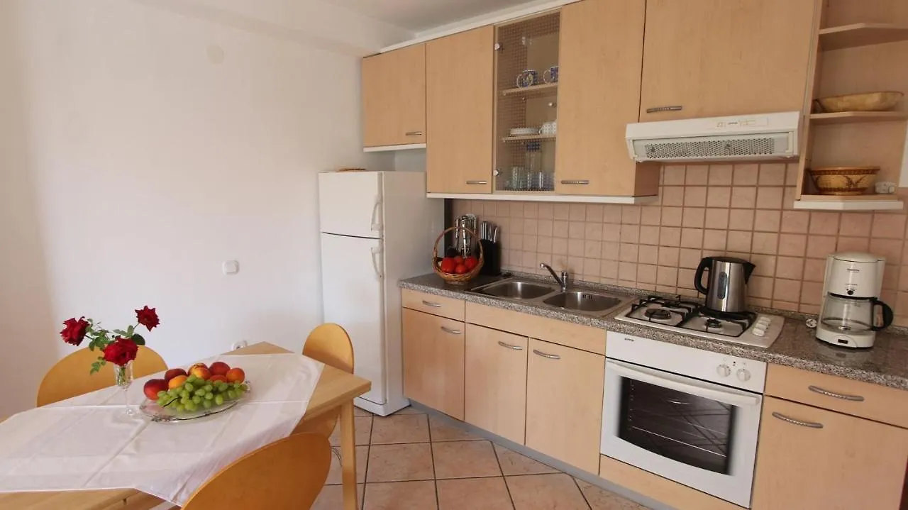 Apartment Grahovac 4 Malinska Croatia