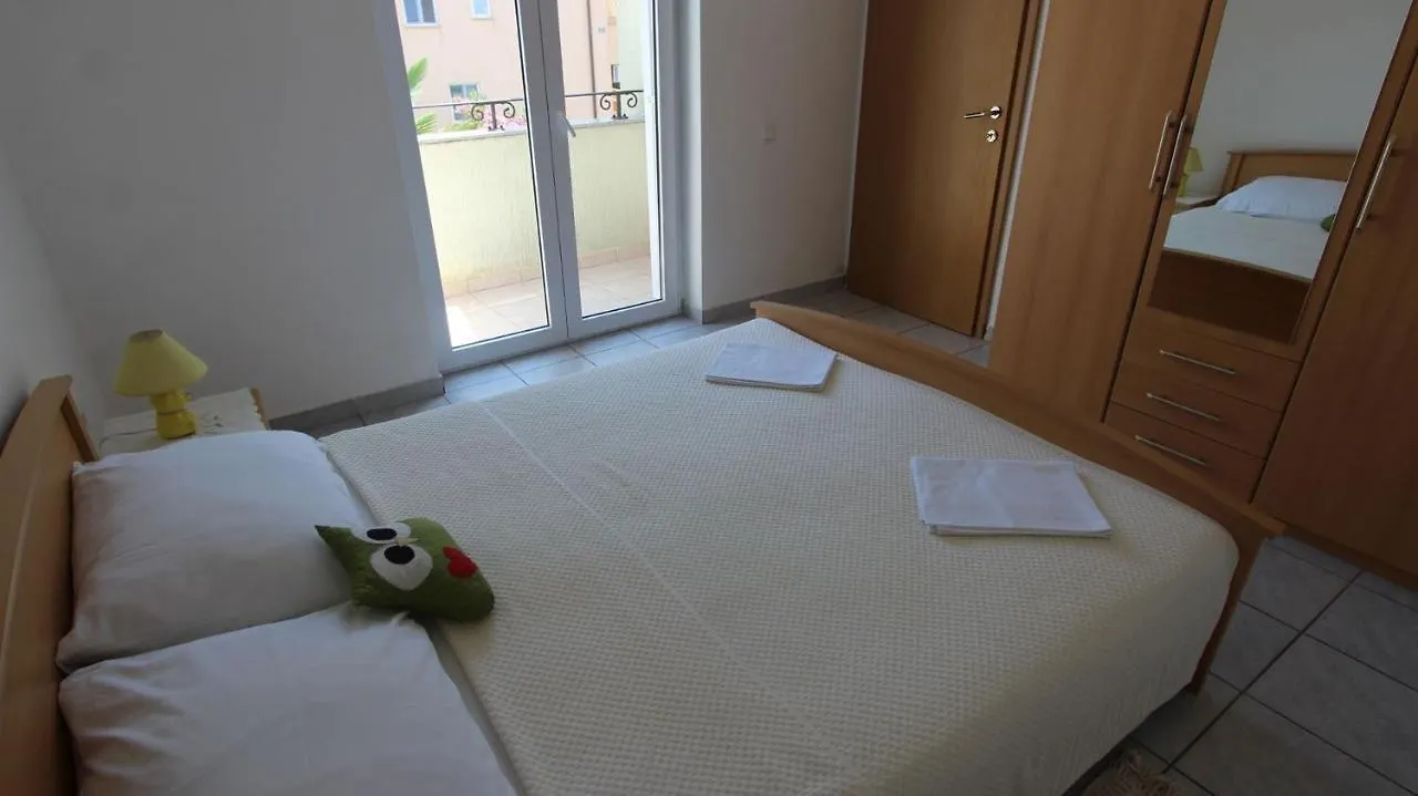 Apartment Grahovac 4 Malinska 0*,  Croatia